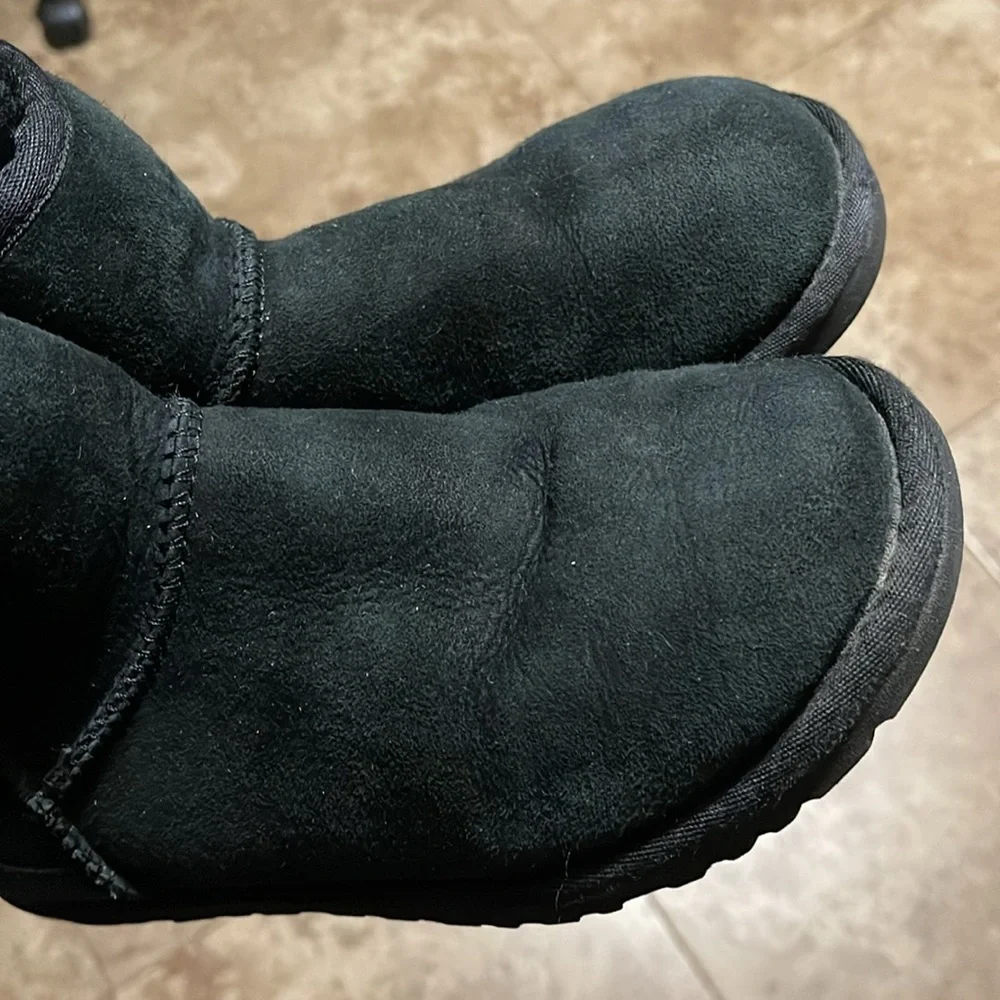 UGG Classic Mini Black Boots - Picture 9 of 9